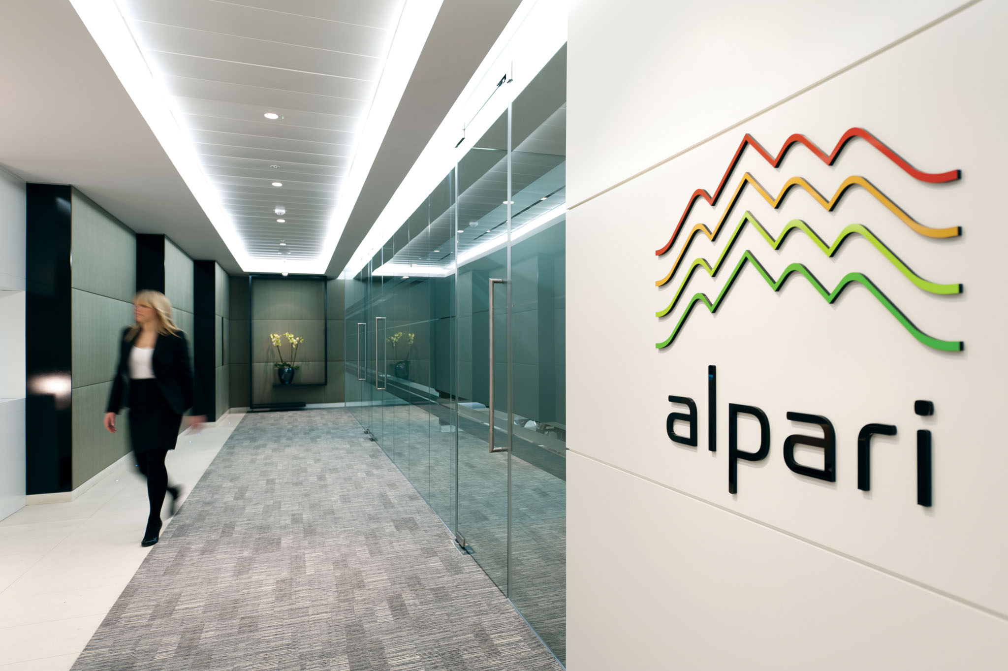 ALPARI_007_Logo-Detail.jpg